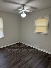108 Cherrywood Dr in Vine Grove, KY - Building Photo - Building Photo