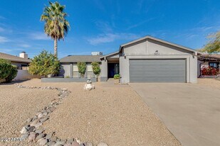 3832 E Bloomfield Rd in Phoenix, AZ - Building Photo