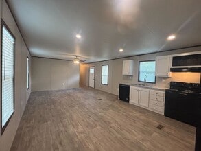 203 Linda St in Conroe, TX - Building Photo - Building Photo