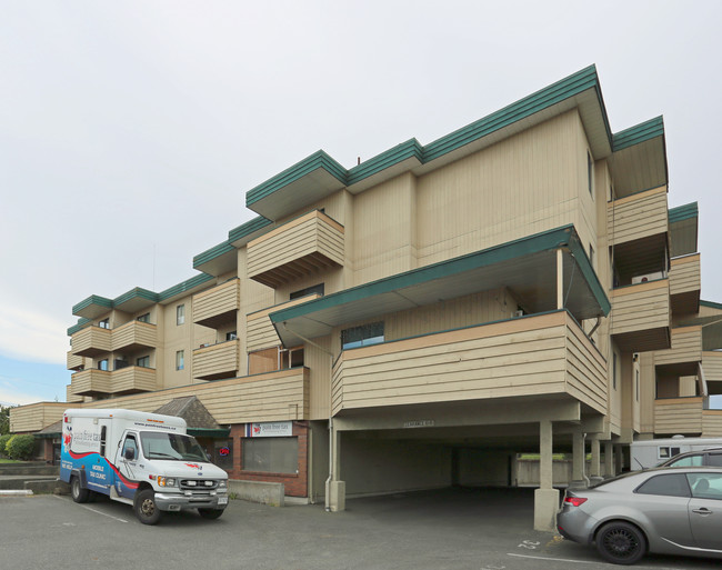 Burnside Apartments in Saanich, BC - Building Photo - Building Photo