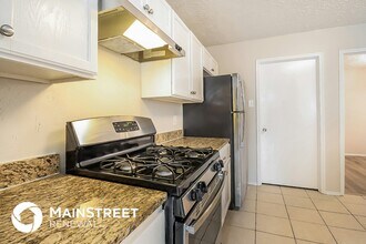 7003 Oakmantle Dr in Houston, TX - Foto de edificio - Building Photo