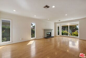 2049 Watson St in Glendale, CA - Building Photo - Building Photo