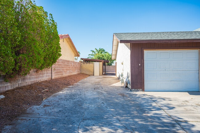 5142 Tahnee Dr in Las Vegas, NV - Building Photo - Building Photo