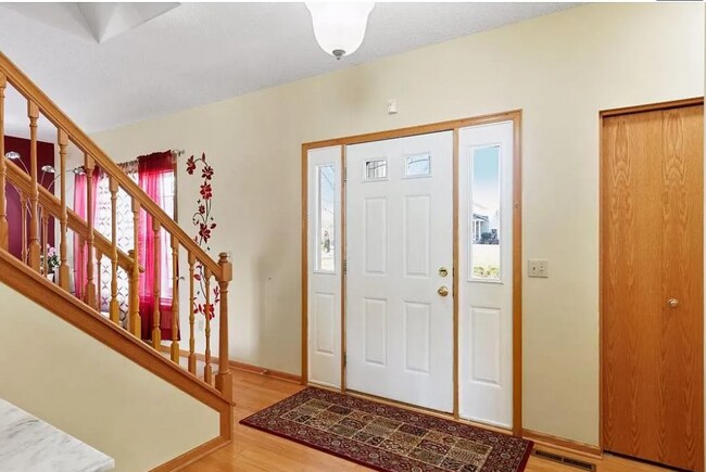 2142 Groveland Way in Shakopee, MN - Building Photo - Building Photo