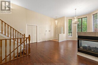 1544 Imperial Crescent in Windsor, ON - Building Photo - Building Photo