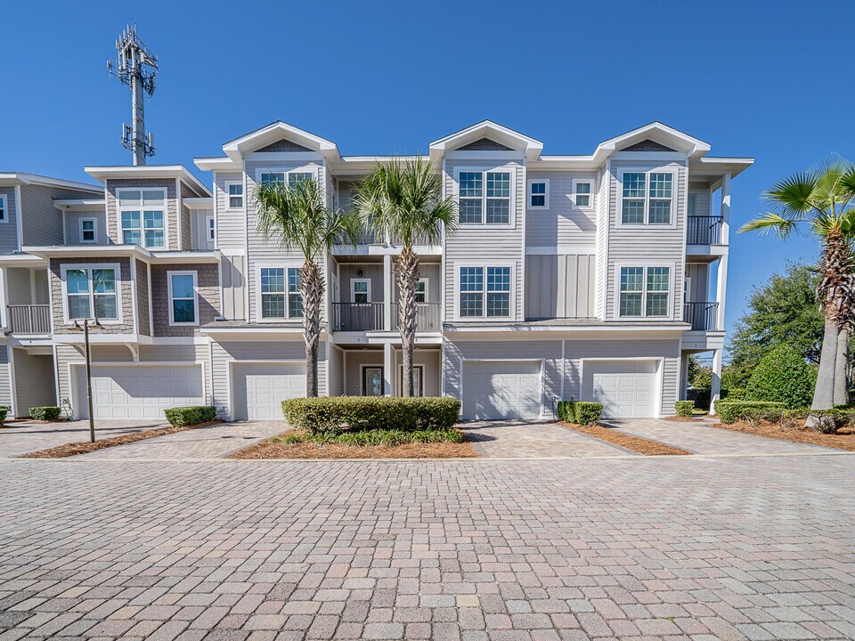 257 Driftwood Rd in Miramar Beach, FL - Building Photo