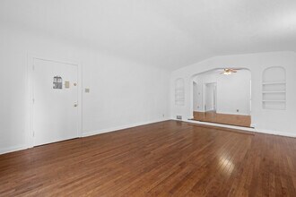 429 N Gardner St, Unit 431 in Los Angeles, CA - Building Photo - Building Photo