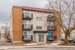 380 De Chartres Rue in Laval, QC - Building Photo
