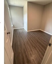 6815 Blue Dawn Trail in Austin, TX - Foto de edificio - Building Photo