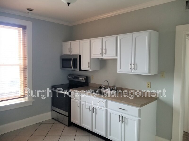 35 W Main St in Carnegie, PA - Building Photo