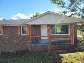 414 1st Ave E in Carthage, TN - Building Photo