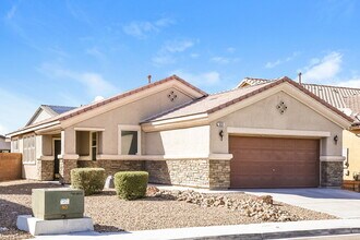 5633 N Lookout Crest St in North Las Vegas, NV - Foto de edificio - Building Photo