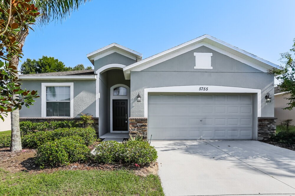 5755 Coquyt Dr in Mount Dora, FL - Building Photo