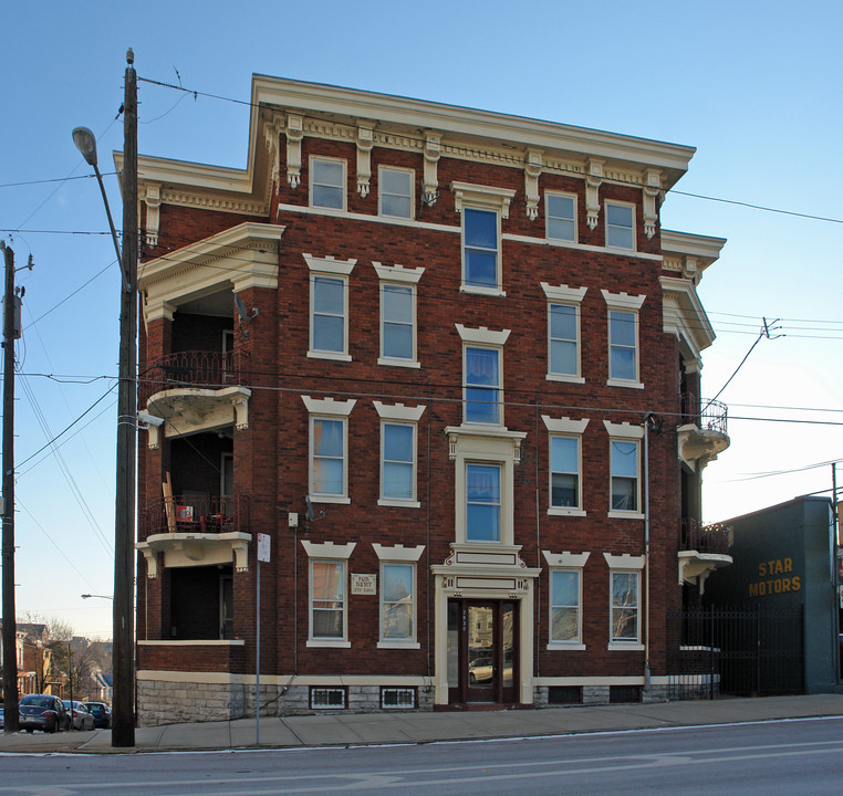 2930 Short Vine St in Cincinnati, OH - Building Photo