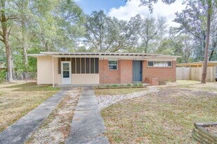 1004 Kearny Dr in Pensacola, FL - Building Photo