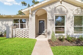 9902 Hornpipe Ln in Houston, TX - Building Photo - Building Photo