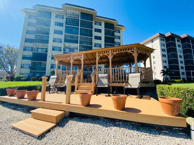 property at 117 Country Club Dr