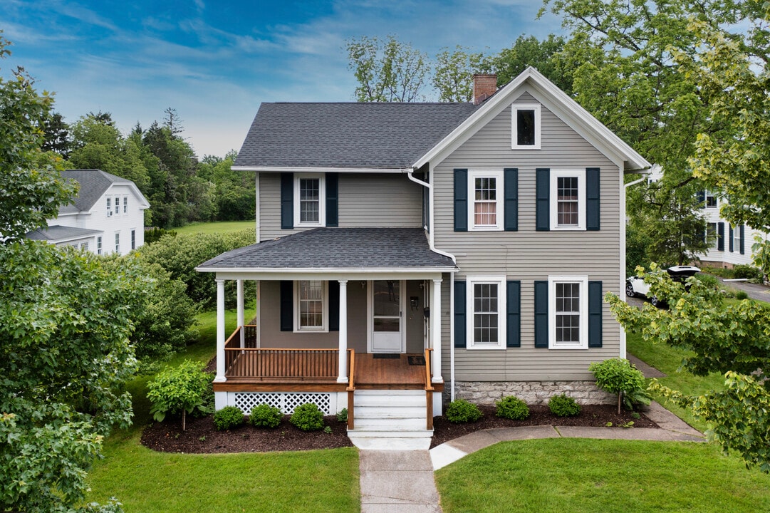 57 W Genesee St in Skaneateles, NY - Foto de edificio