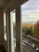 3028 Western Ave, Unit 306 in Seattle, WA - Foto de edificio - Building Photo