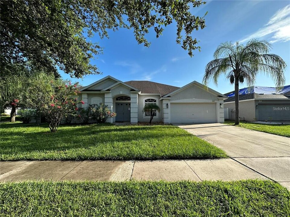 2012 Heartland Cir in Valrico, FL - Building Photo