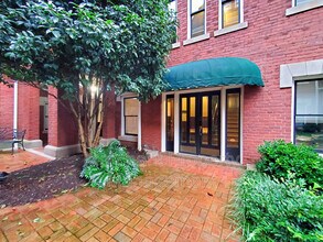 400 E Washington St in Greenville, SC - Building Photo - Building Photo