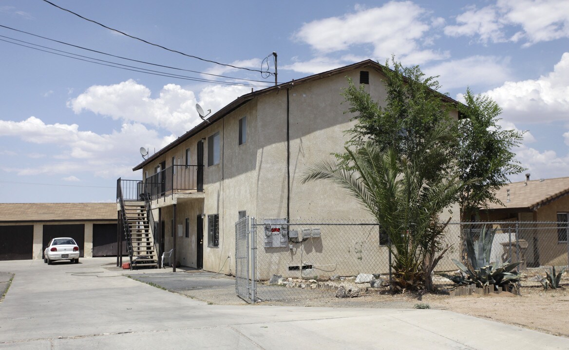 16060 Orange St in Hesperia, CA - Foto de edificio