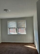 7508 Thouron Ave, Unit 1st Floor in Philadelphia, PA - Foto de edificio - Building Photo