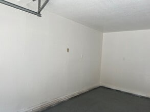 11315 1/2 Louise Ave in Lynwood, CA - Building Photo - Building Photo