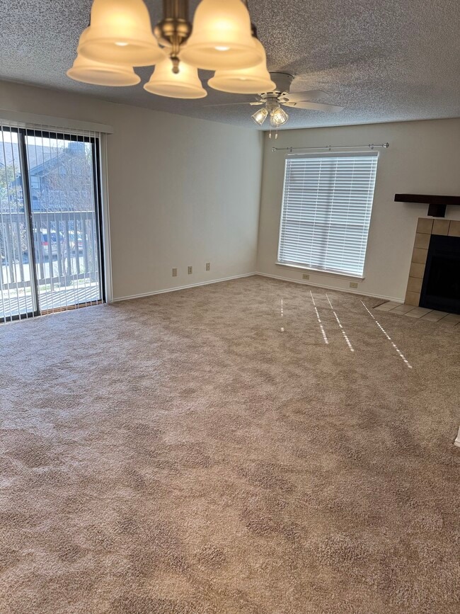 808 Station St, Unit 3 in Converse, TX - Foto de edificio - Building Photo