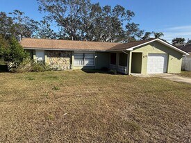 7646 Landmark Dr in Spring Hill, FL - Building Photo