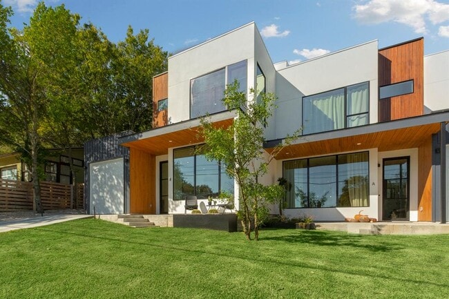 2802 Oak Crest Ave in Austin, TX - Foto de edificio - Building Photo