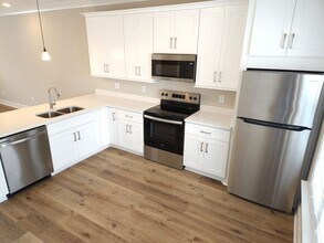 719 Crestland Ave, Unit B1 in Murfreesboro, TN - Foto de edificio - Building Photo