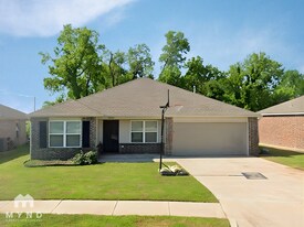 10604 SW 22nd St in Yukon, OK - Building Photo