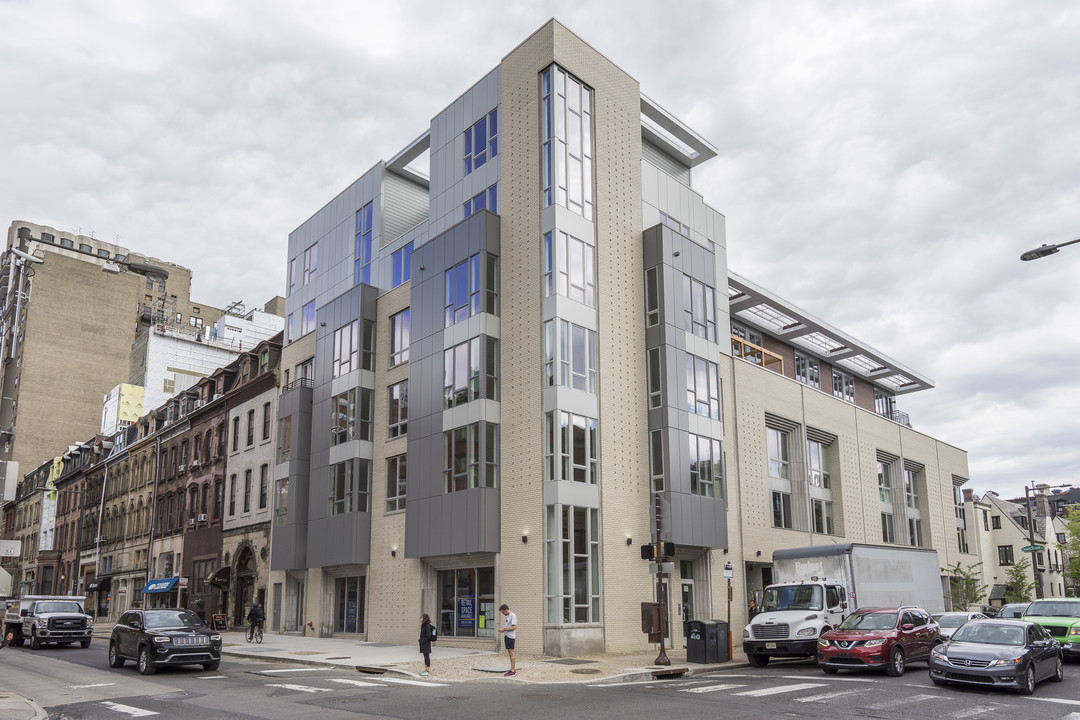 Walnut Tower in Philadelphia, PA - Building Photo