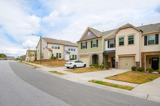 419 Irving Way in Durham, NC - Foto de edificio - Building Photo