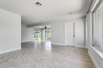 242 SW 9th St in Pompano Beach, FL - Building Photo - Building Photo