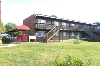 Lilac Court Apartments in St. Louis, MO - Building Photo - Building Photo