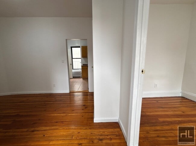 YORK AVENUE, Unit 5E in New York, NY - Building Photo - Building Photo