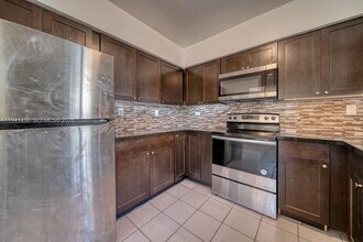 12220 NE Miami Pl in North Miami, FL - Building Photo - Building Photo