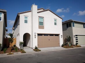 1945 W Kelly Ave in Clovis, CA - Building Photo - Building Photo