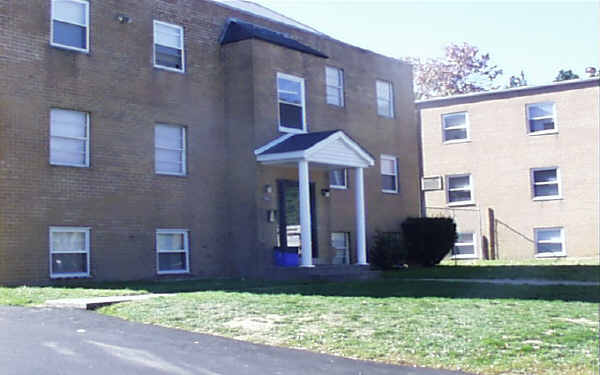 Crestwood Apartments in Philadelphia, PA - Building Photo - Building Photo