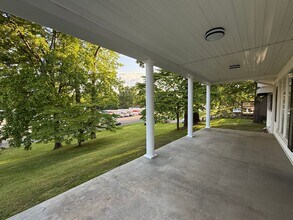 1216 Tusculum Blvd in Greeneville, TN - Foto de edificio - Building Photo