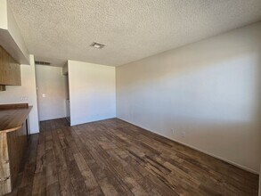 4300 N Lamont St in Las Vegas, NV - Foto de edificio - Building Photo