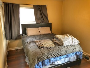 983 Lester Ave in Reno, NV - Foto de edificio - Building Photo