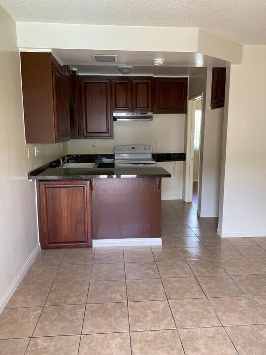 9242 Telegraph Rd in Downey, CA - Building Photo