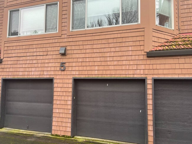 34 Oswego Smt, Unit 34 Oswego Smt in Lake Oswego, OR - Building Photo - Building Photo
