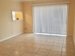 104 SE 10th St, Unit 101 in Deerfield Beach, FL - Building Photo - Building Photo