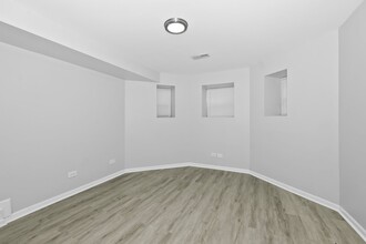 5201 S Calumet Ave in Chicago, IL - Building Photo - Building Photo