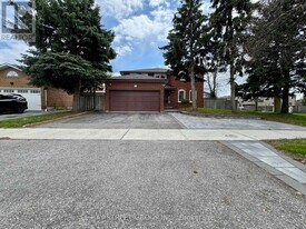 11 Cardiff Rd in Markham, ON - Building Photo