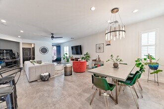 1041 Chestnut Chase St in Las Vegas, NV - Building Photo - Building Photo